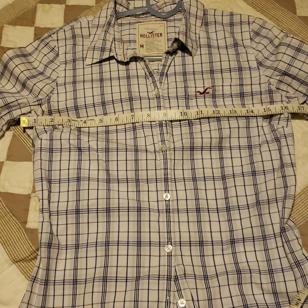 Hollister like new. Absolutely gorgeous Button down, collar shirt - Picture 7 of 9